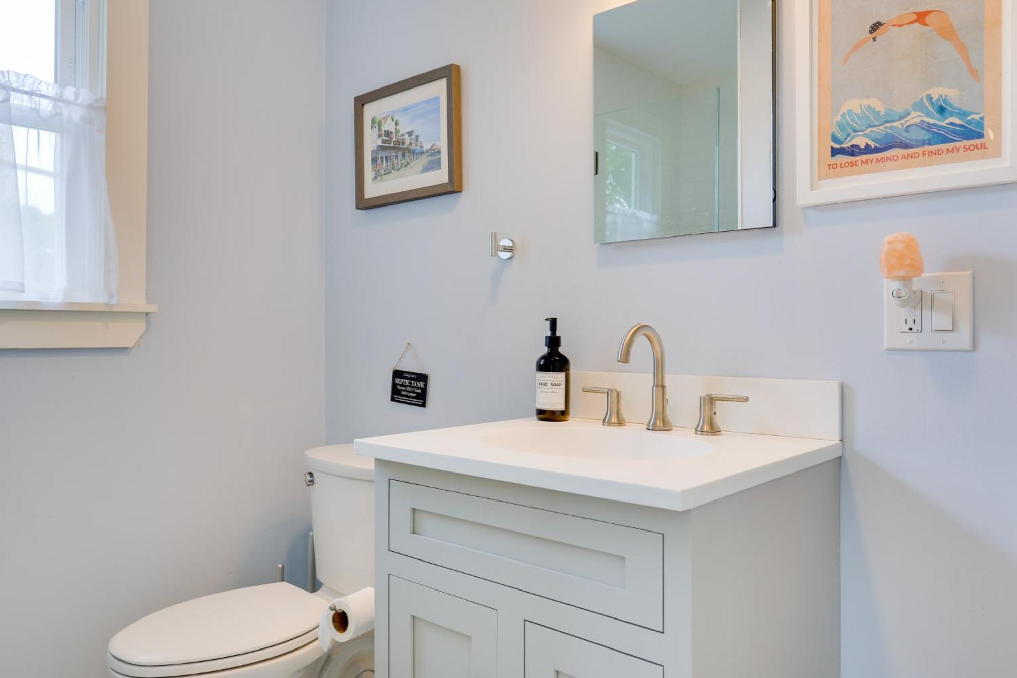 Cozy Narragansett Cottage With Dock And Outdoor Shower Exterior photo