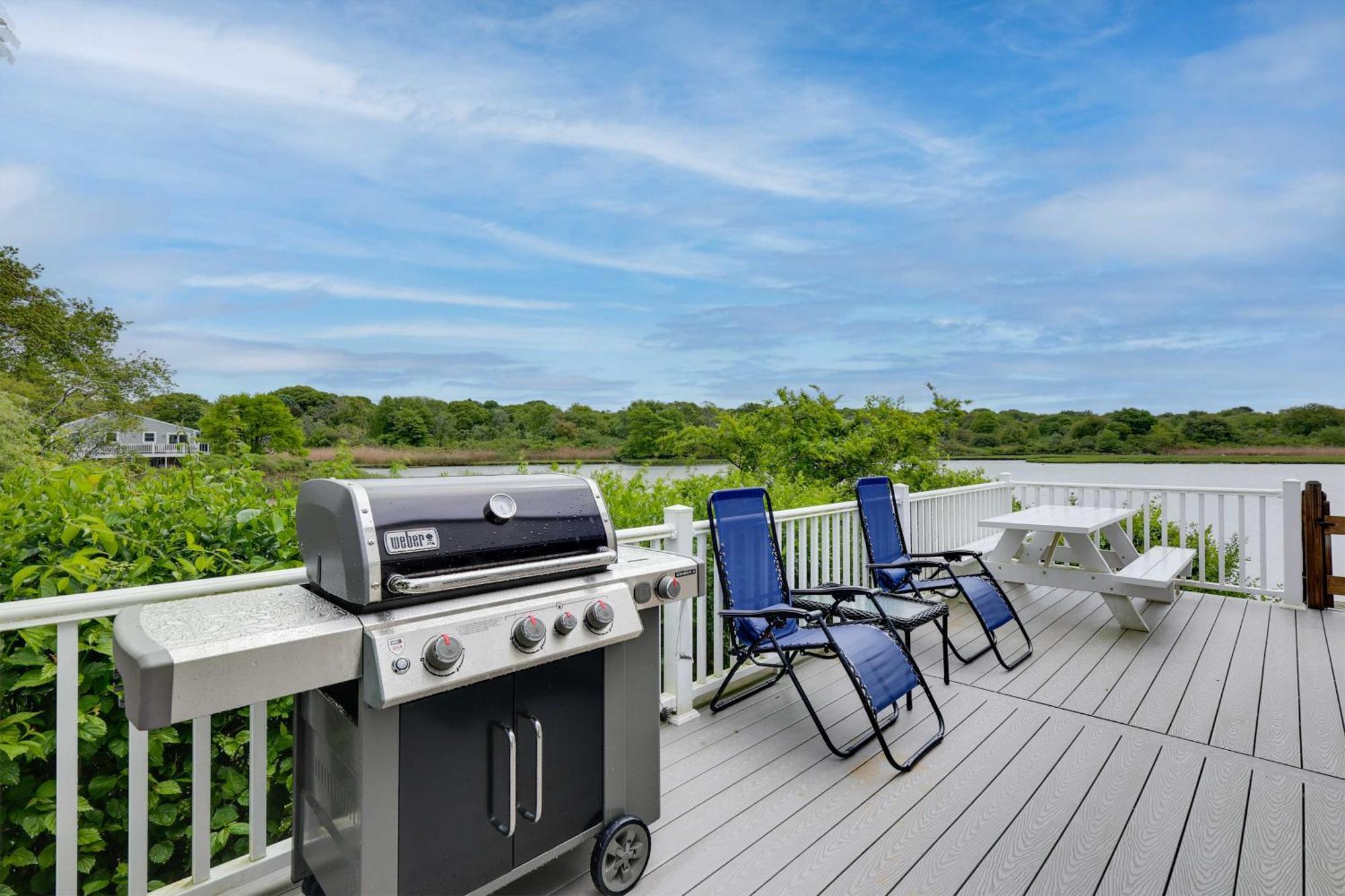 Cozy Narragansett Cottage With Dock And Outdoor Shower Exterior photo