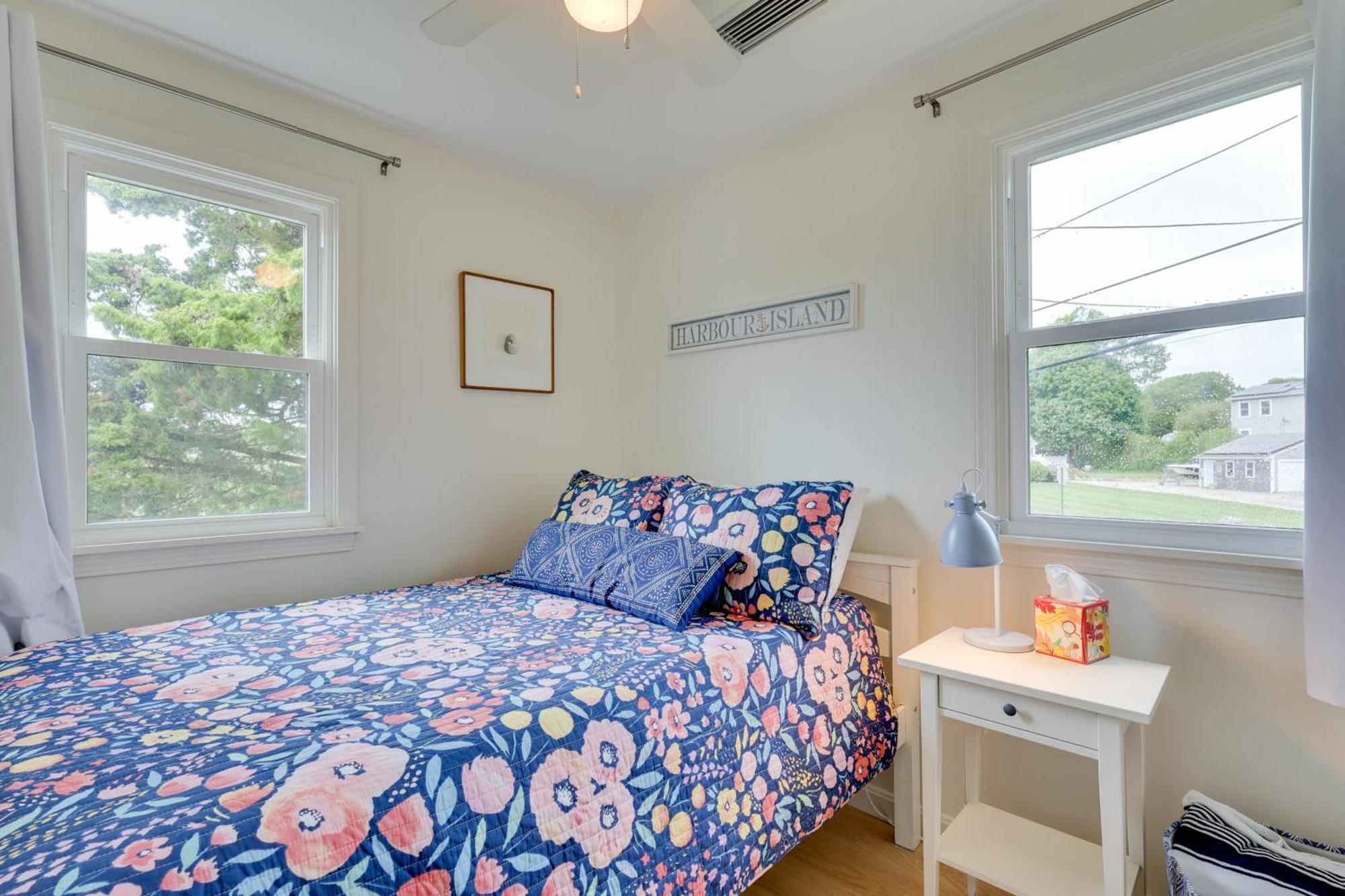 Cozy Narragansett Cottage With Dock And Outdoor Shower Exterior photo