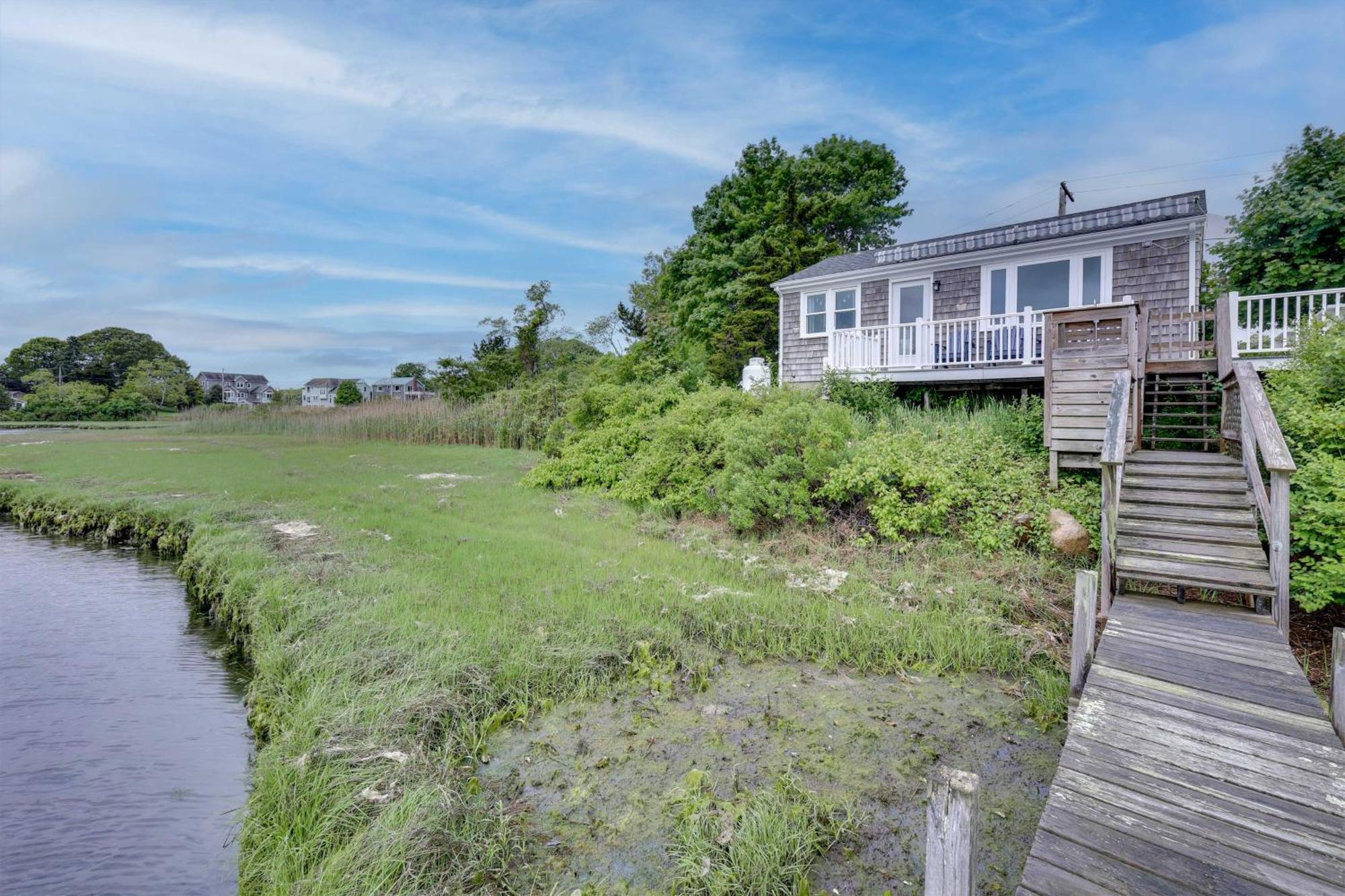 Cozy Narragansett Cottage With Dock And Outdoor Shower Exterior photo