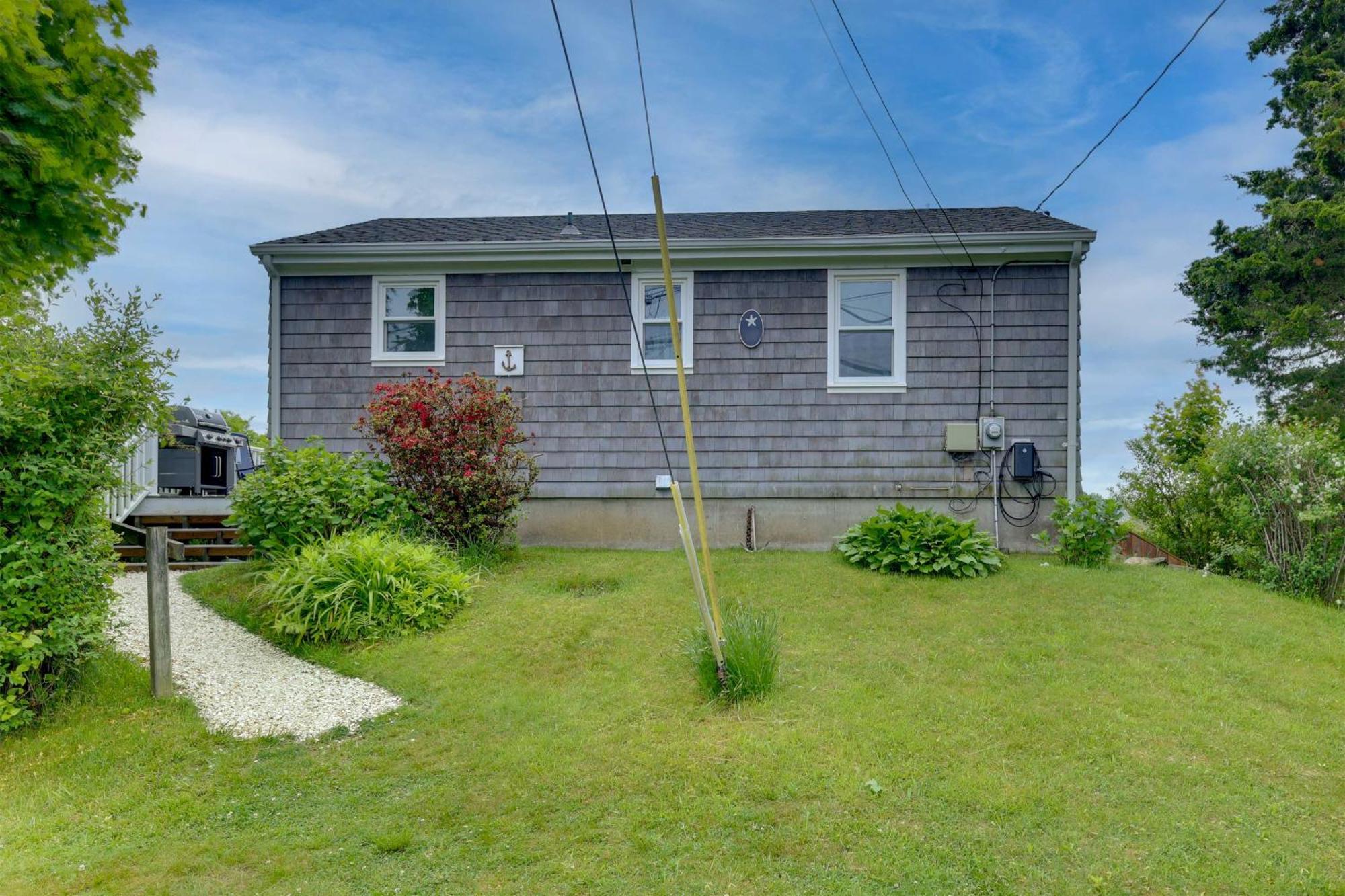 Cozy Narragansett Cottage With Dock And Outdoor Shower Exterior photo