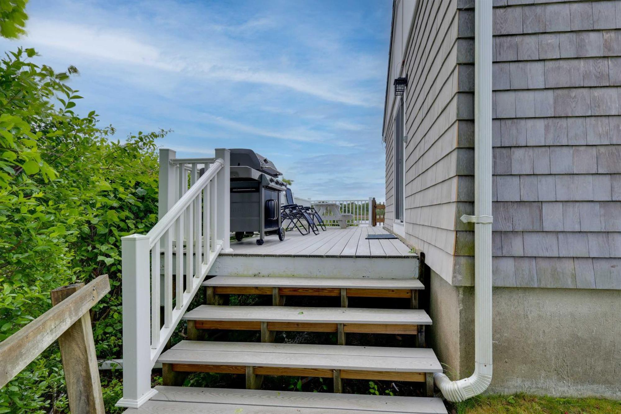 Cozy Narragansett Cottage With Dock And Outdoor Shower Exterior photo