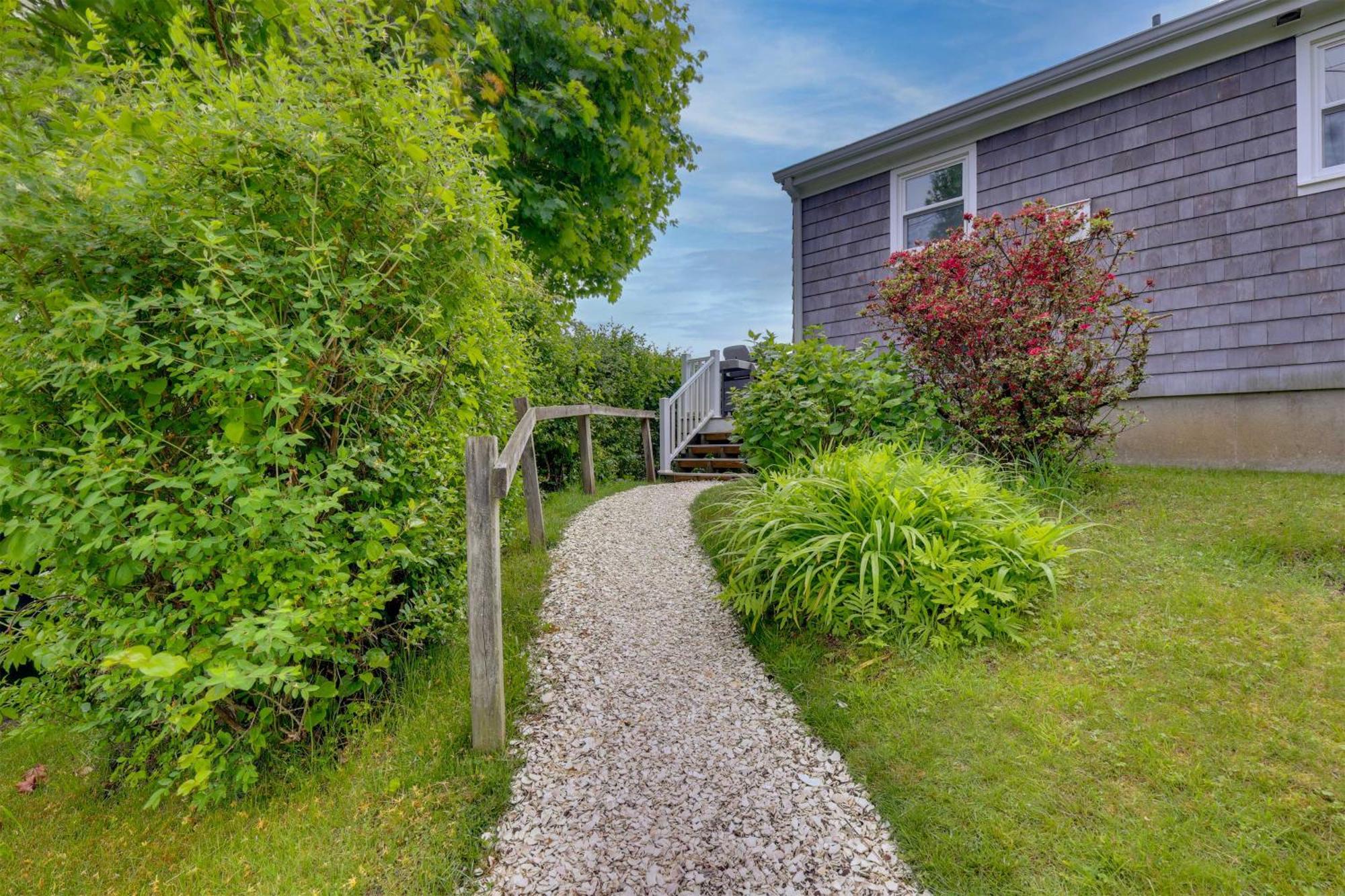 Cozy Narragansett Cottage With Dock And Outdoor Shower Exterior photo